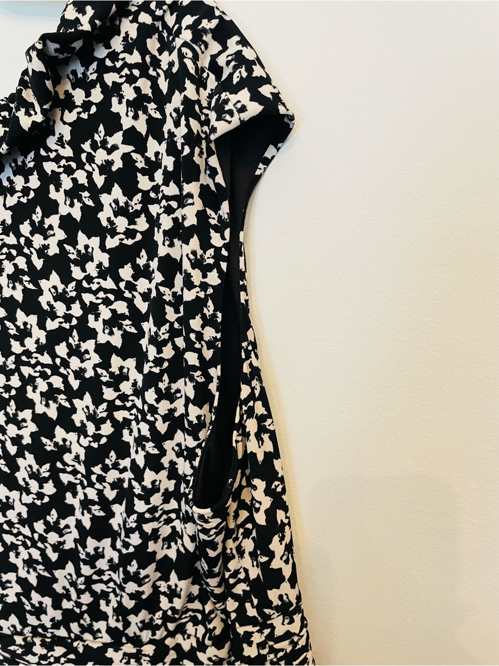 Women's Black and White Floral Midi Dress - Picture 8 of 11